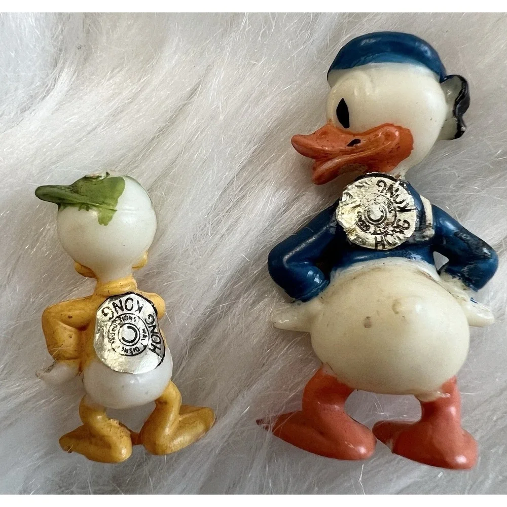 Small Hong Kong Disney‎ Figurines 1